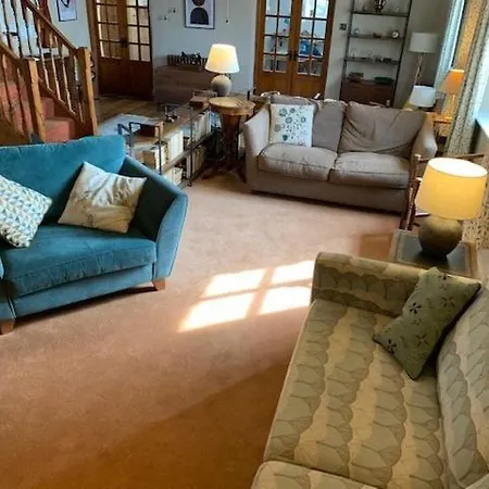 Unique Schoolhouse In The Peaceful Western Lakes 度假居 *