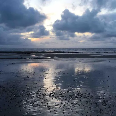 Unique Schoolhouse In The Peaceful Western Lakes 度假居