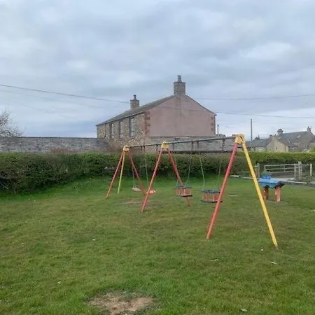 Unique Schoolhouse In The Peaceful Western Lakes 度假居