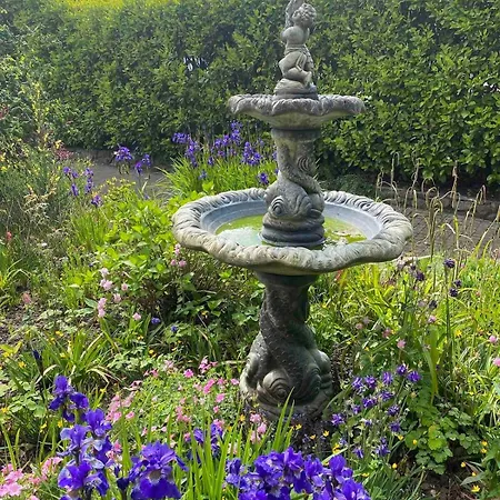 度假居 Unique Schoolhouse In The Peaceful Western Lakes *
