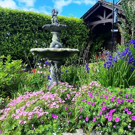 Unique Schoolhouse In The Peaceful Western Lakes *