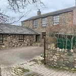Σπίτι διακοπών Unique Schoolhouse In The Peaceful Western Lakes