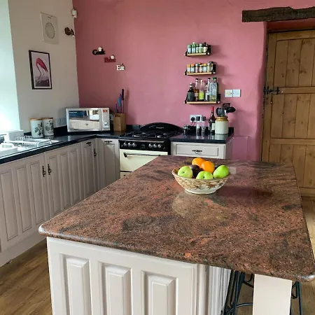 בית נופש Unique Schoolhouse In The Peaceful Western Lakes *