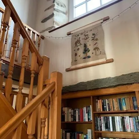 Unique Schoolhouse In The Peaceful Western Lakes בית נופש