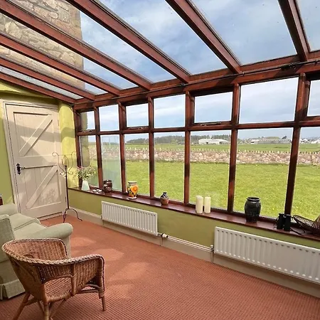 בית נופש Unique Schoolhouse In The Peaceful Western Lakes